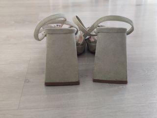 Sandalias de tacón verde oliva para mujer