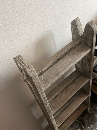 Escalera de madera rústica