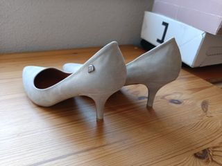 Scarpe beige con tacco alto