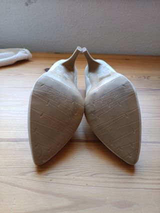 Scarpe beige con tacco alto