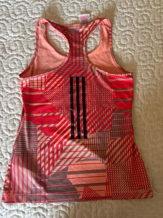 Camiseta Adidas sin estrenar Talla M (11-12 años) 