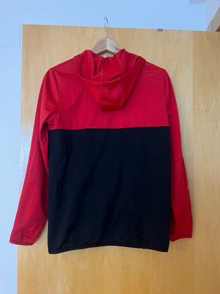 Chaqueta deportiva Adidas roja y negra