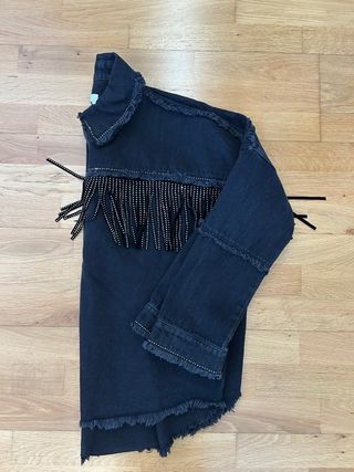 Cazadora Zara Negra con Flecos y Pedrería