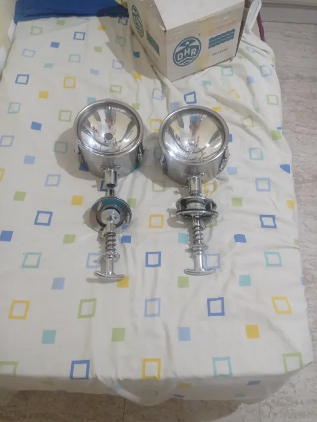 2 Proyectores Barco 12V.
Totalmente nuevos