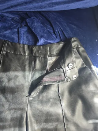 Pantalones negros estilo gótico