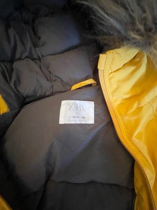 Cazadora Zara Amarilla con Capucha