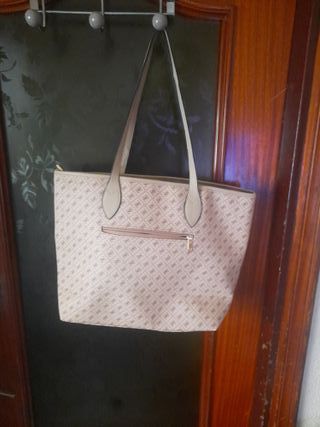 Bolso de mano beige y rosa