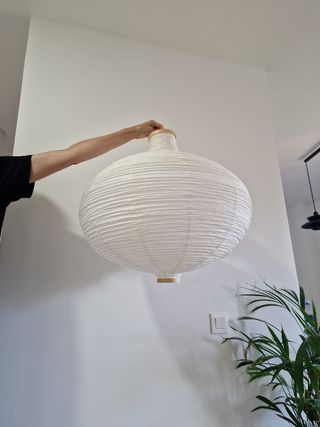 Pantalla de lámpara de papel blanca con aplique