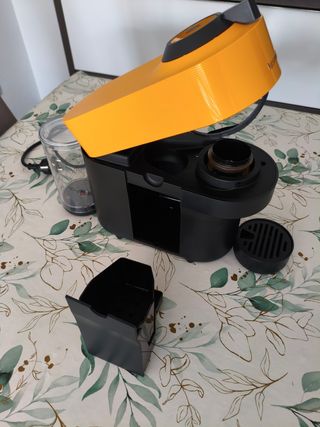Cafetera Nespresso Vertuo Pop Amarilla