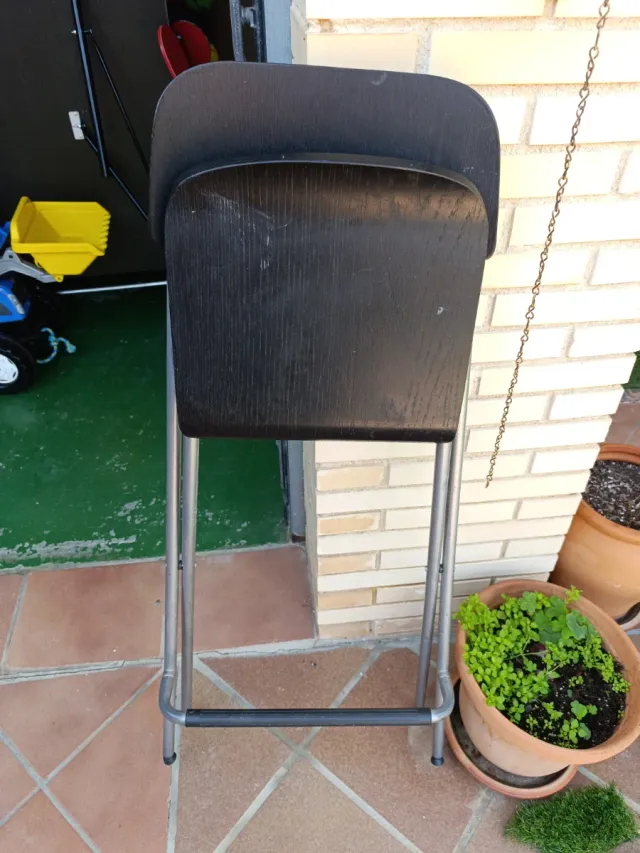 Taburete alto Ikea negro