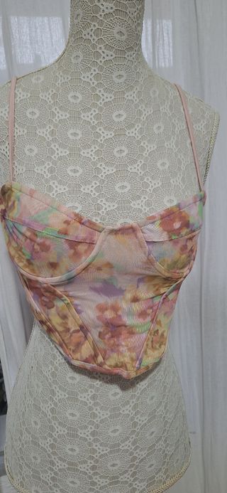 Top floral multicolor con tirantes