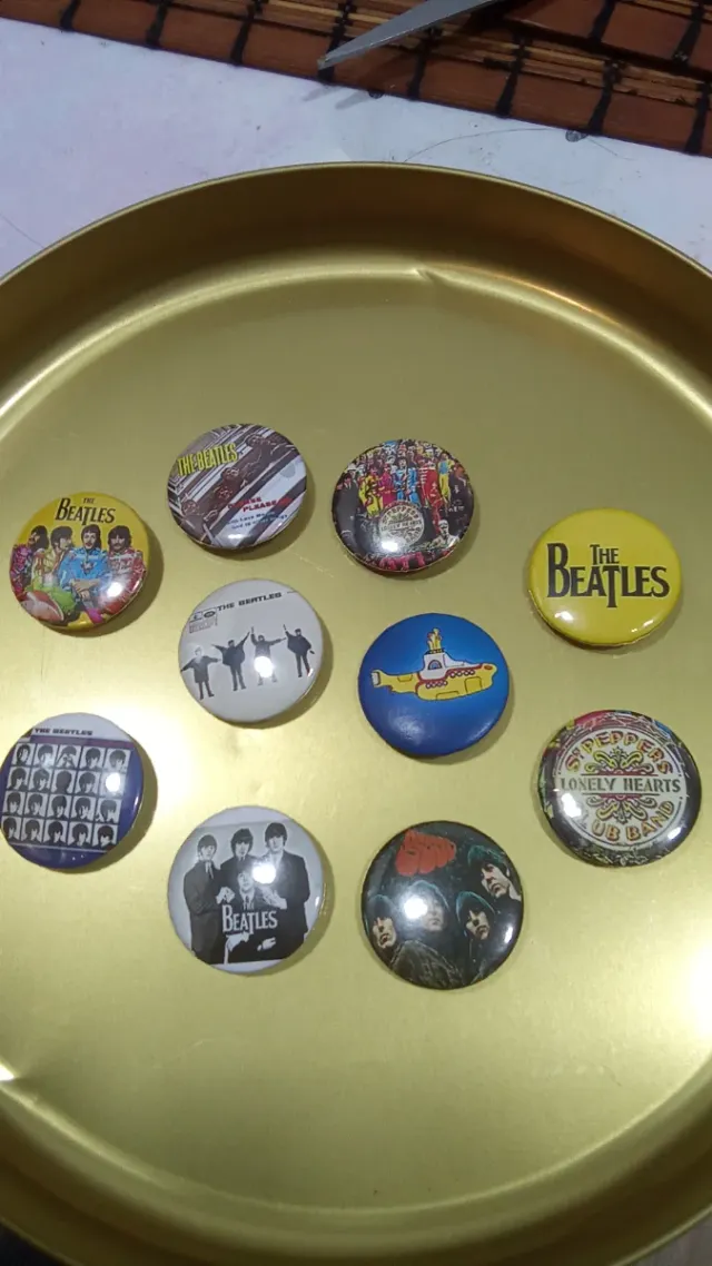 Chapas The Beatles 32mm LEER 