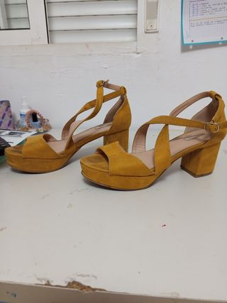 Sandalias tacón amarillas