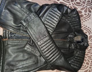 Chaqueta de cuero negra