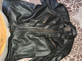 Chaqueta de cuero negra