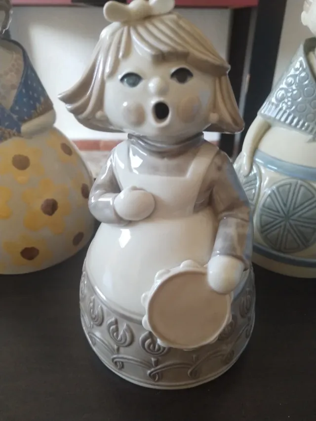 Set di 3 antiche figure in porcellana Valenciana Sanbo