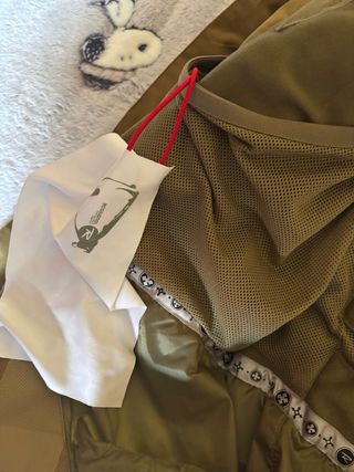 Chaqueta de esquí marrón con rayas