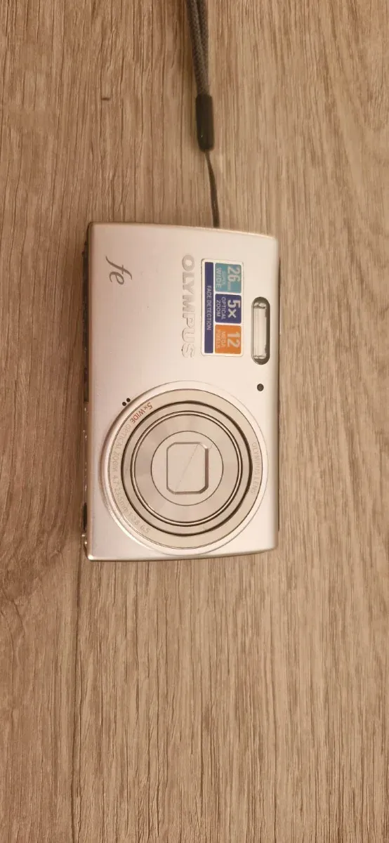 Cámara Olympus FE Plata