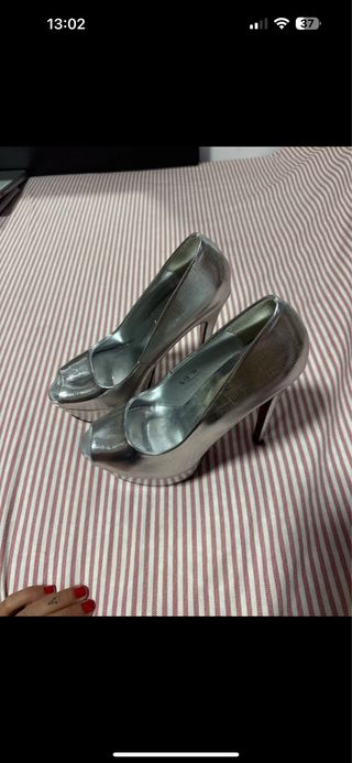 Tacones plateados talla 39
