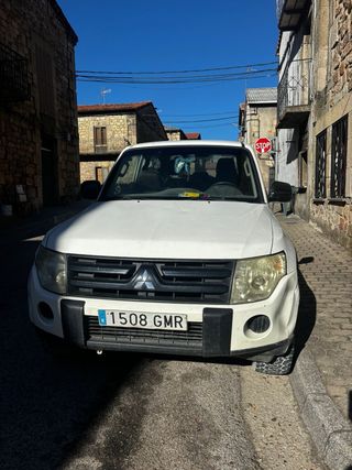 Mitsubishi Montero 2010
