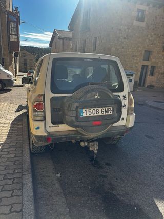 Mitsubishi Montero 2010