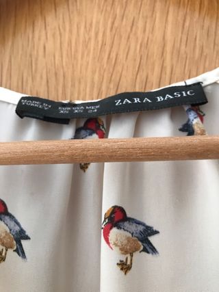 Blusa Zara Basic Estampado Pájaros Talla XS