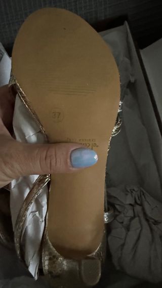 Sandalias de fiesta doradas y plateadas