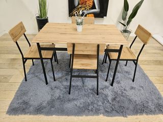 Mesa de comedor madera y 4 sillas