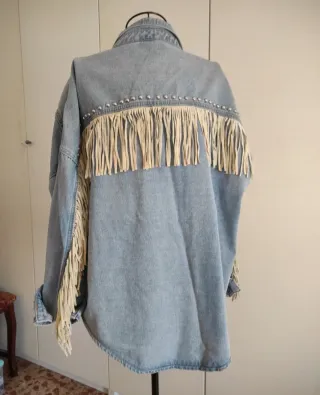 Cazadora vaquera con flecos