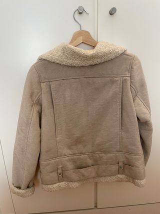 Cazadora borreguito niña Mango beige