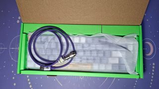 Teclado Mecánico 60% Morado y Blanco