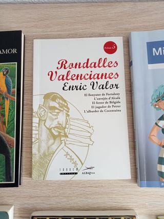 Varios libros mandados por cole o insti a 8€ cada.