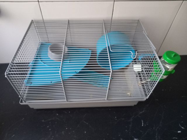 Jaula para hámster con accesorios