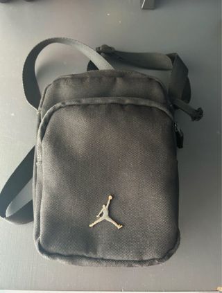 Riñonera Jordan Negra