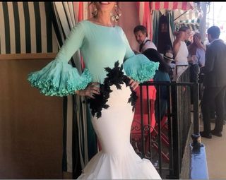 Vestido de flamenca turquesa y blanco