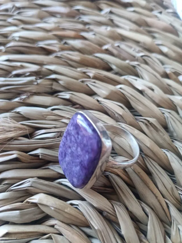 Anillo Plata con Piedra Morada Charoita ajustable