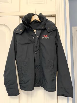 Abrigo Hollister Azul Marino con Capucha