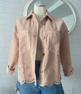 Chaqueta Stradivarius rosa talla S