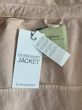 Chaqueta Stradivarius rosa talla S