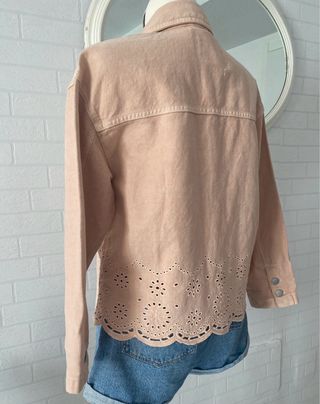 Chaqueta Stradivarius rosa talla S