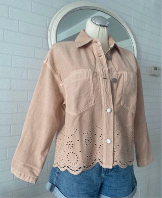 Chaqueta Stradivarius rosa talla S