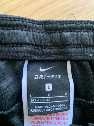 Pantalones cortos de fútbol Nike negros y grises