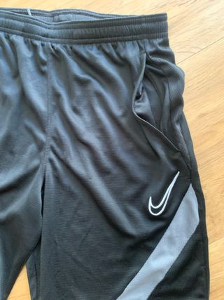 Pantalones cortos de fútbol Nike negros y grises