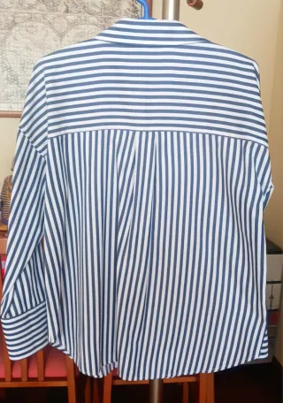 Camisa de rayas azul y blanco