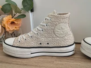 Converse  plataforma talla 39 color beige bordadaa