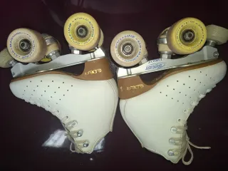 Patines artísticos blancos