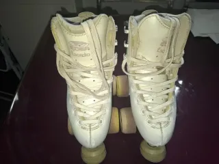 Patines artísticos blancos