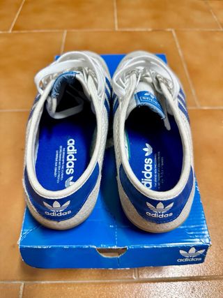 Zapatillas Adidas Blancas y Azules