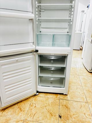 Nevera Liebherr blanca