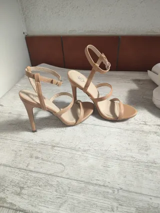 Zapatos de tacón beige